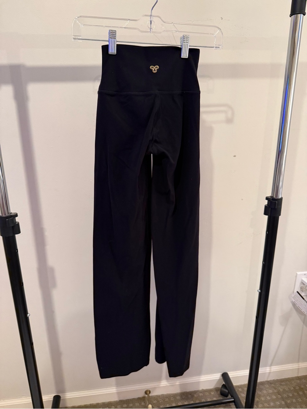 Aritzia TNA High-Rise Black Women's Yoga Pants - Straight Leg